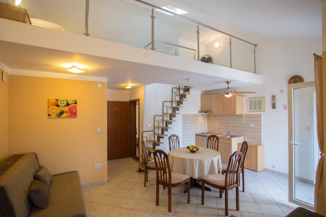 Apartment Smuljic Vrboska Exterior photo